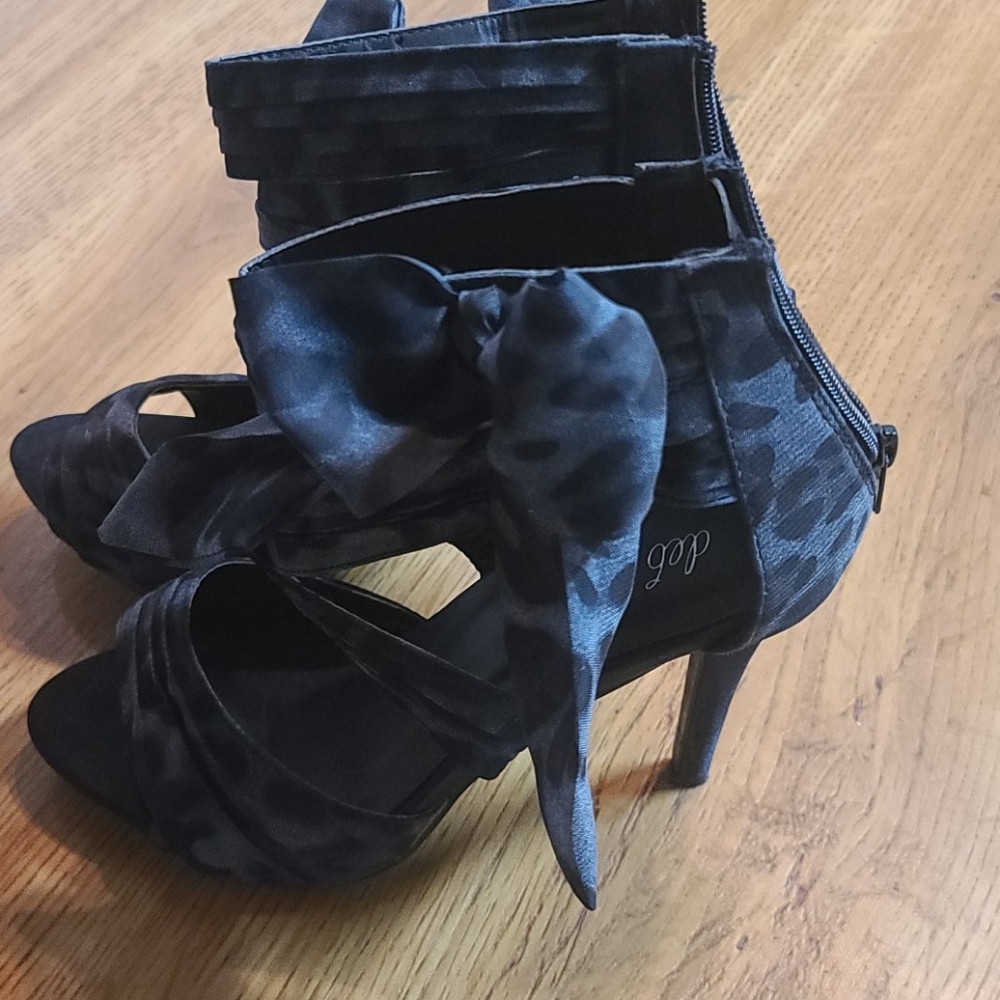 Heels - Picture 2 of 3